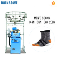 Machine à chaussettes informatisée pour fabriquer des chaussettes pour hommes